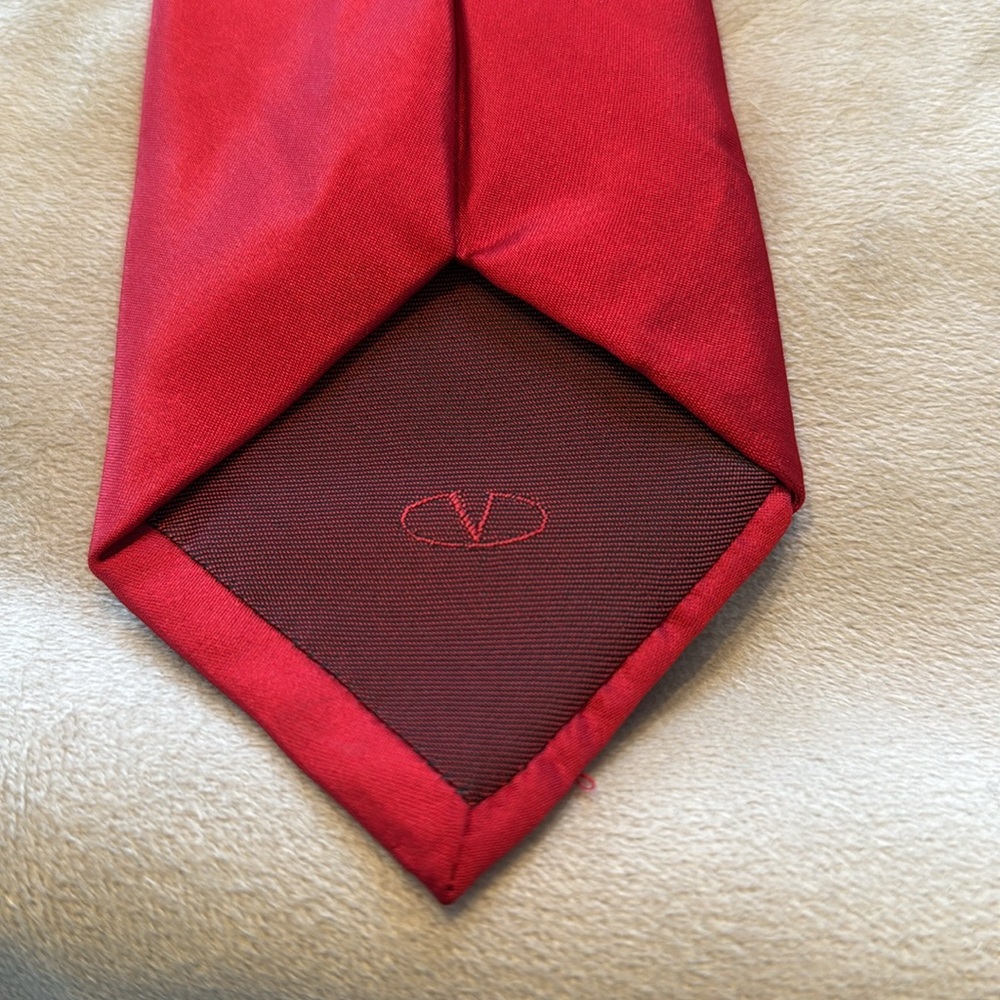 Sharp red Valentino tie